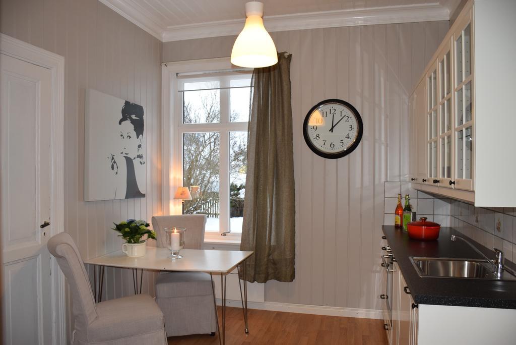 Hotel Dosen Gard à Luster Chambre photo